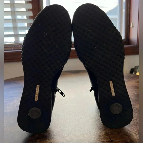 Cole Haan | womens Air Beau booties. Size: 5.5B - Picture 4 of 12